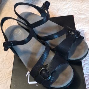 Dansko Sandi Black full grain sandals